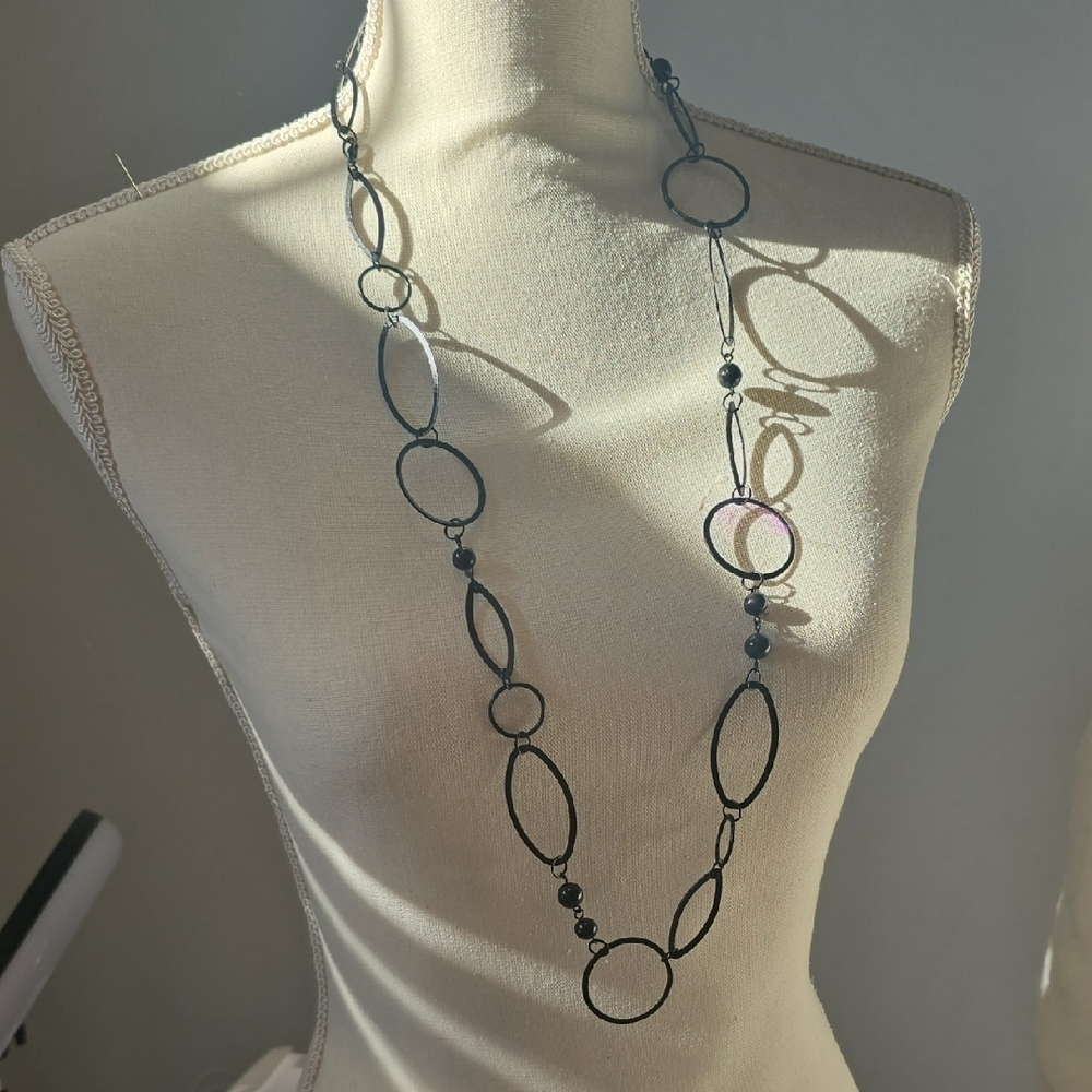 Elegant Black Oval Link Necklace